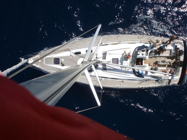  The boat from the mast 
